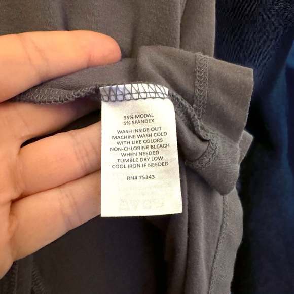 Summertime Soft Flowy Grey Tank Top, Gently Loved, Excellent Condition! Large - Picture 9 of 9